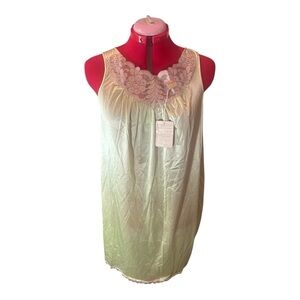Vintage Vanity Fair Antron III Satin Nightgown – Green Lace – NWT – Medium